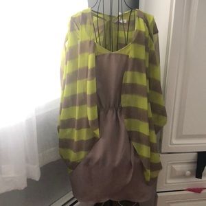 Super flattering dress with coverup